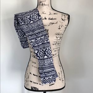 Blue & White Aztec Print Leggings